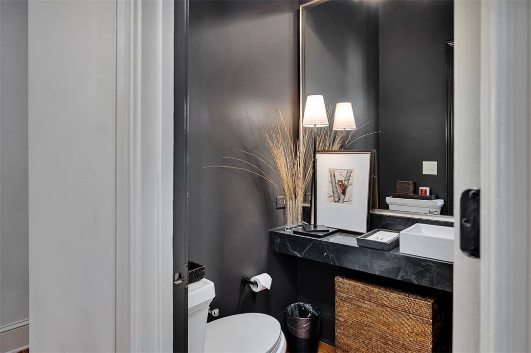 295 McIntosh Avenue St. Simons Island, GA 31522 - Photo 21 of 77 Powder room