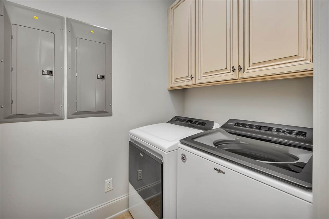 295 McIntosh Avenue St. Simons Island, GA 31522 - Photo 33 of 77 Laundry room