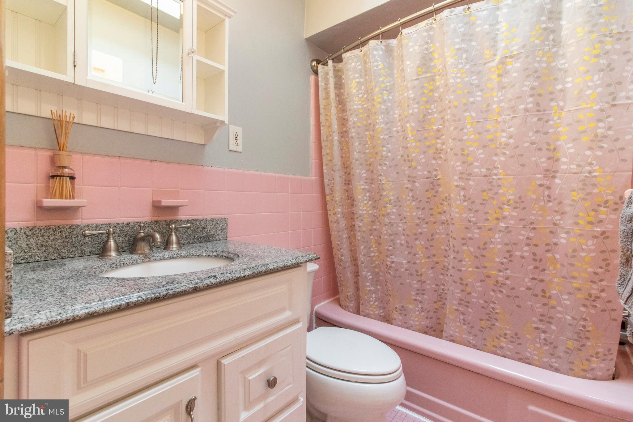 2745 East Country Club Road Philadelphia, PA 19131 - Photo 18 of 34 Hallway Bath