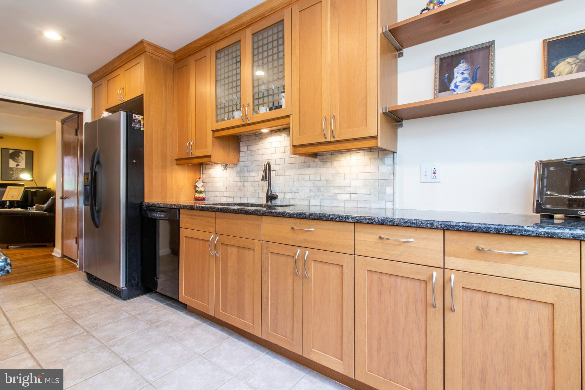 2745 East Country Club Road Philadelphia, PA 19131 - Photo 8 of 34 Kitchen