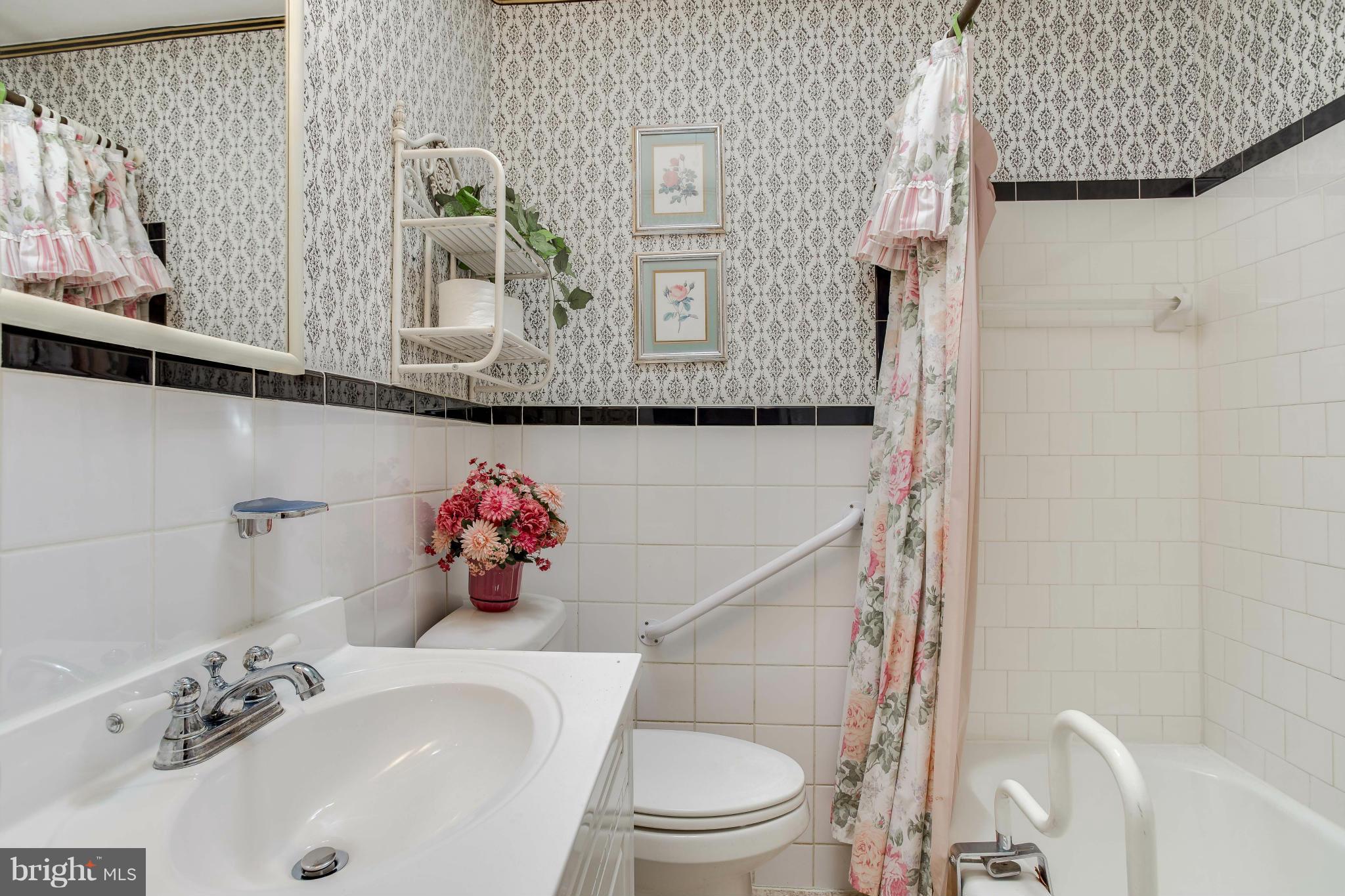 7504 Lawrence Road Baltimore, MD 21222 - Photo 16 of 24 Bath