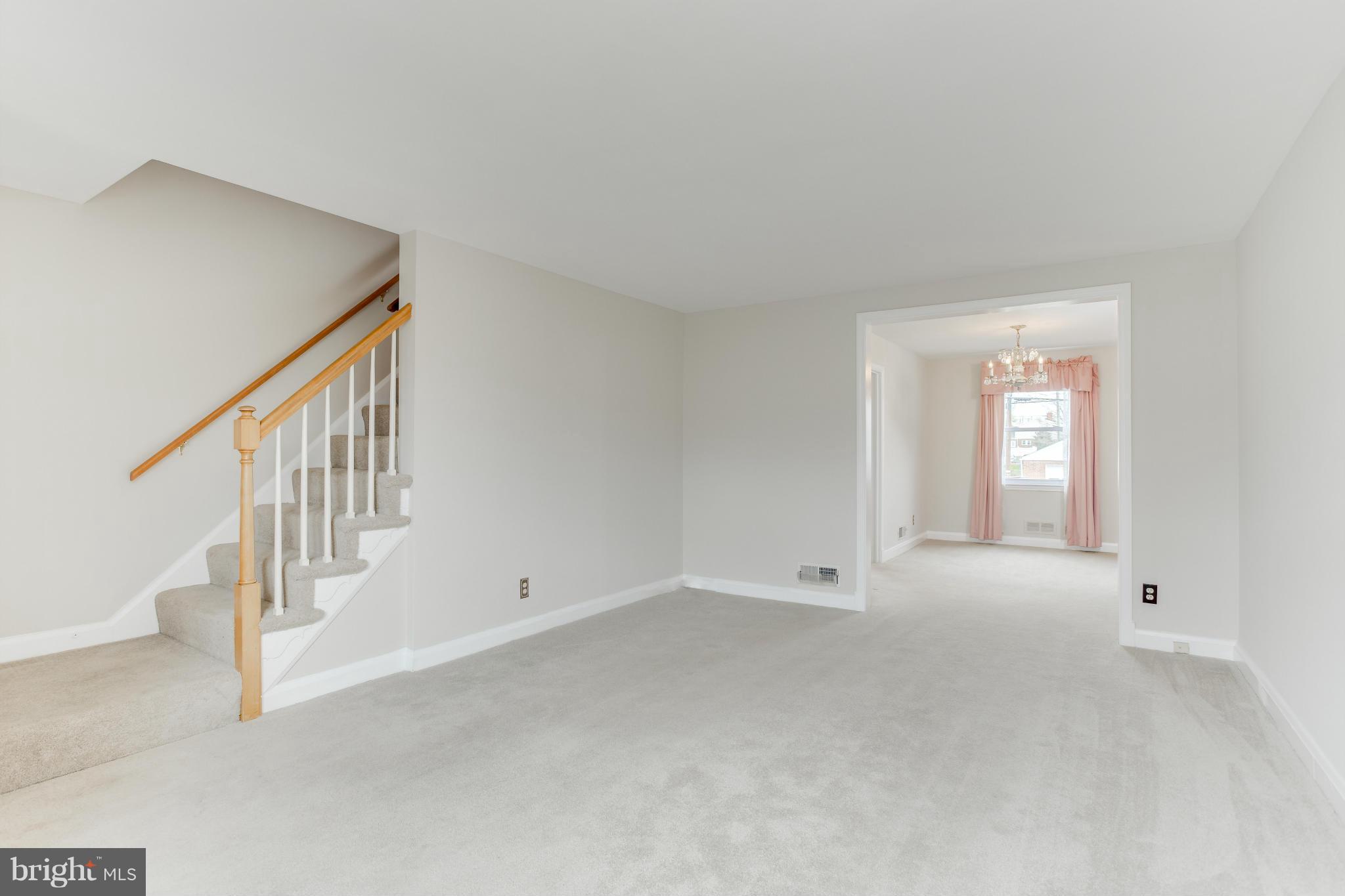 7504 Lawrence Road Baltimore, MD 21222 - Photo 3 of 24 Living Room