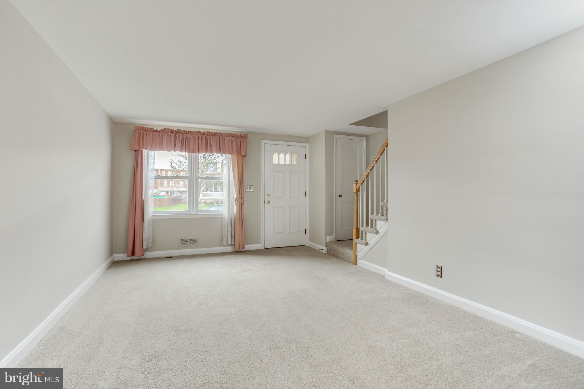 7504 Lawrence Road Baltimore, MD 21222 - Photo 4 of 24 Living Room