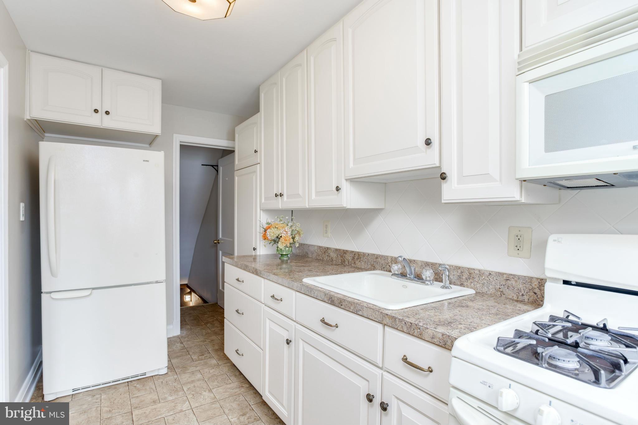 7504 Lawrence Road Baltimore, MD 21222 - Photo 9 of 24 Kitchen
