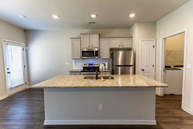 $1,900 | 1028 Mcconaughy Court, Unit 14, McDonough, GA 30253