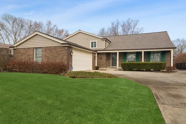 $585,000 | 1522 East Fleming Drive North, Arlington Heights, IL 60004