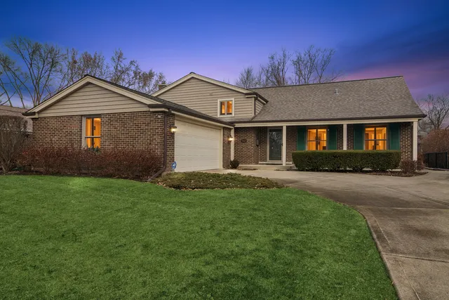 $585,000 | 1522 East Fleming Drive North, Arlington Heights, IL 60004