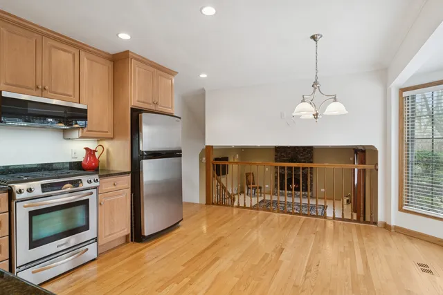 $585,000 | 1522 East Fleming Drive North, Arlington Heights, IL 60004