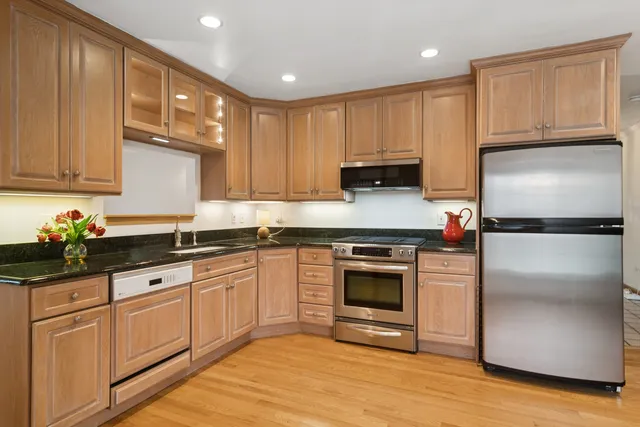 $585,000 | 1522 East Fleming Drive North, Arlington Heights, IL 60004