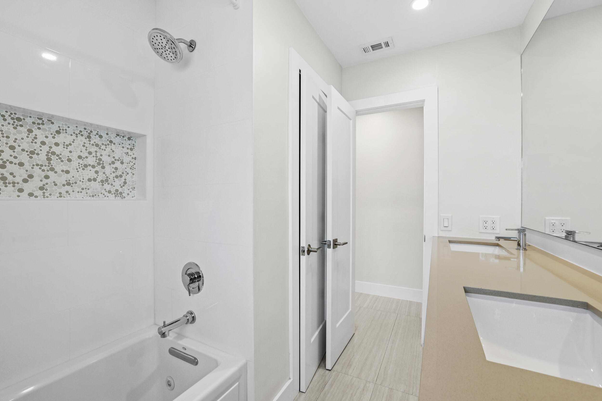 4240 Northeast 22nd Terrace Lighthouse Point, FL 33064 - Photo 31 of 54 32__62_2229