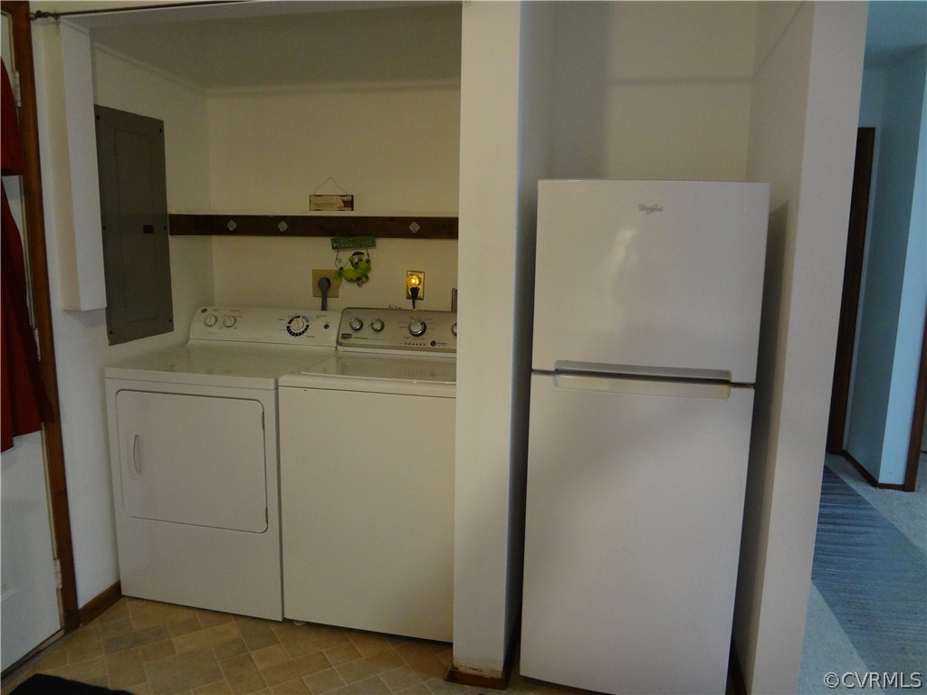 3198 Lowry Road Columbia, VA 23038 - Photo 7 of 19 a utility room with dryer and washer