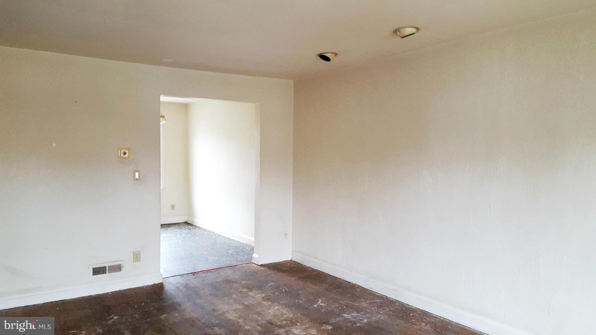 330 Stemmers Run Road Baltimore, MD 21221 - Photo 2 of 18 Living Room
