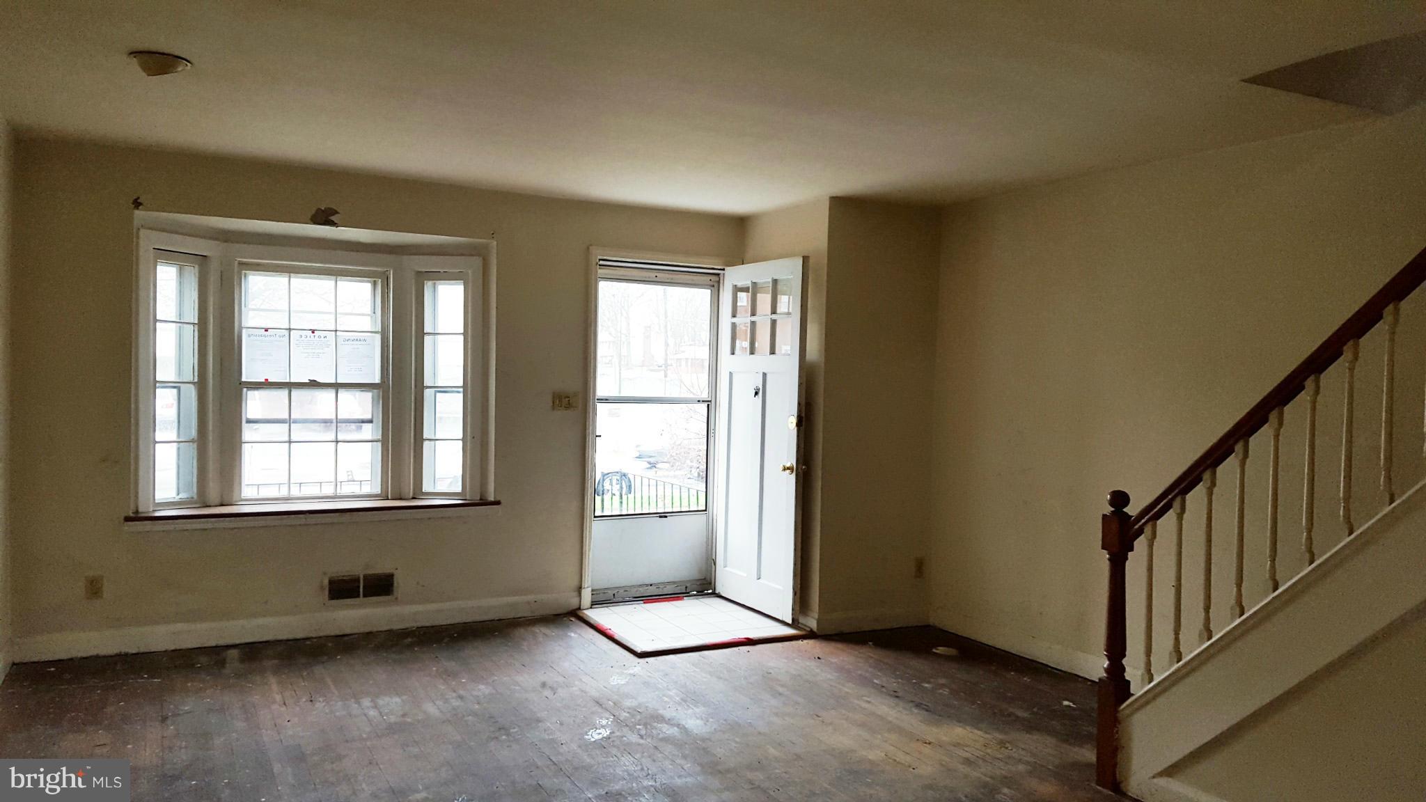 330 Stemmers Run Road Baltimore, MD 21221 - Photo 3 of 18 Living Room