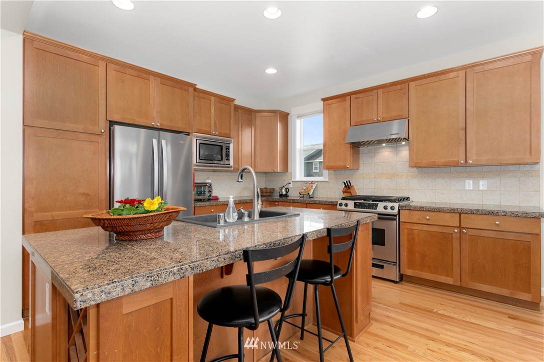 5602 Northeast 6th Place Renton, WA 98059 - Photo 5 of 25