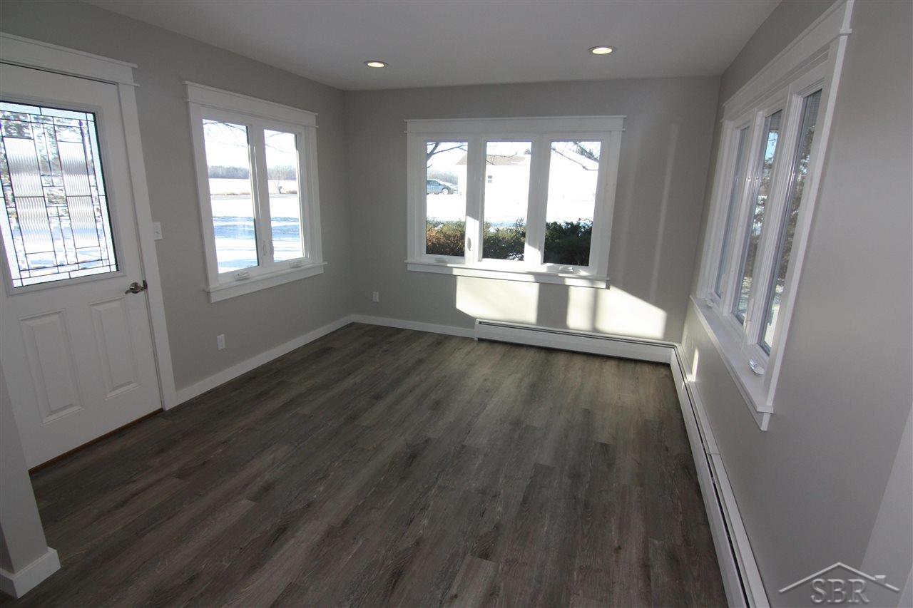 5990 11 Mile Road Freeland, MI 48623 - Photo 19 of 31 Family Room