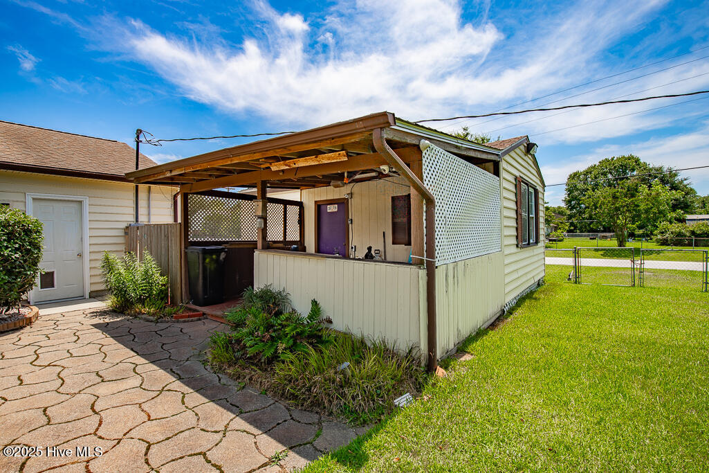 301 Murdoch Road Newport, NC 28570 - Photo 4 of 16 IMG_6689-HDR