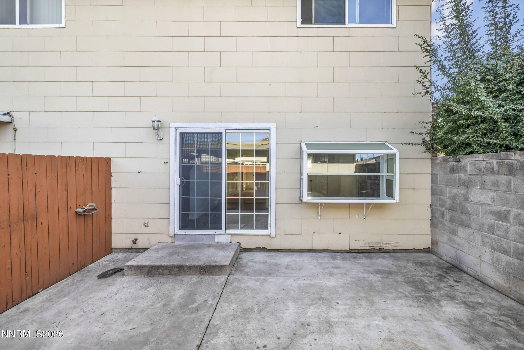 312 Smithridge Park Reno, NV 89502 - Photo 18 of 21 a front view of a house with a large window