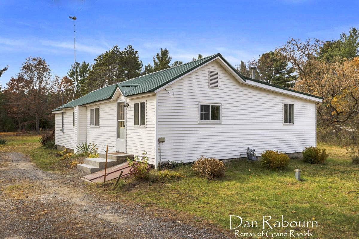 3685 Ross Road Muskegon, MI 49445 - Photo 14 of 22 IMG_1000