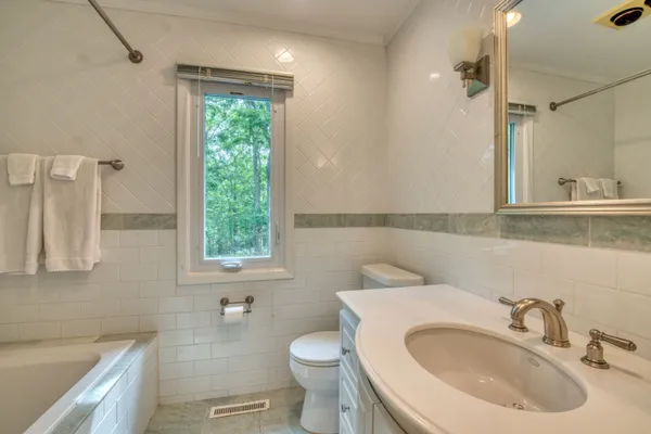 $20,000 | Undisclosed Address, Amagansett, NY 11930