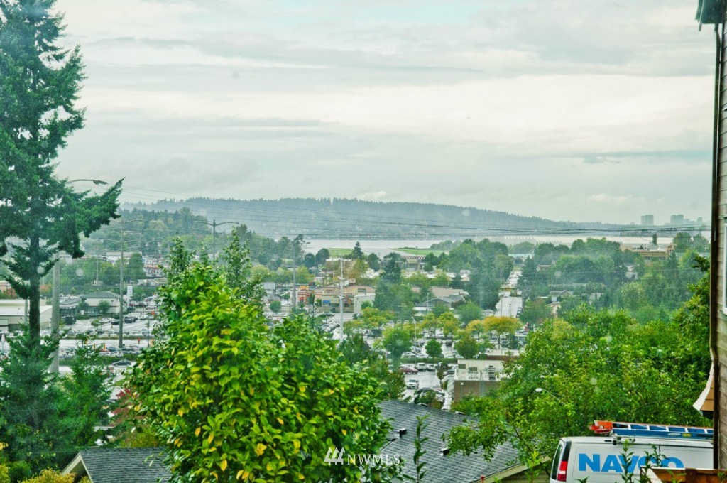 322 South 15th Street Renton, WA 98055 - Photo 4 of 23