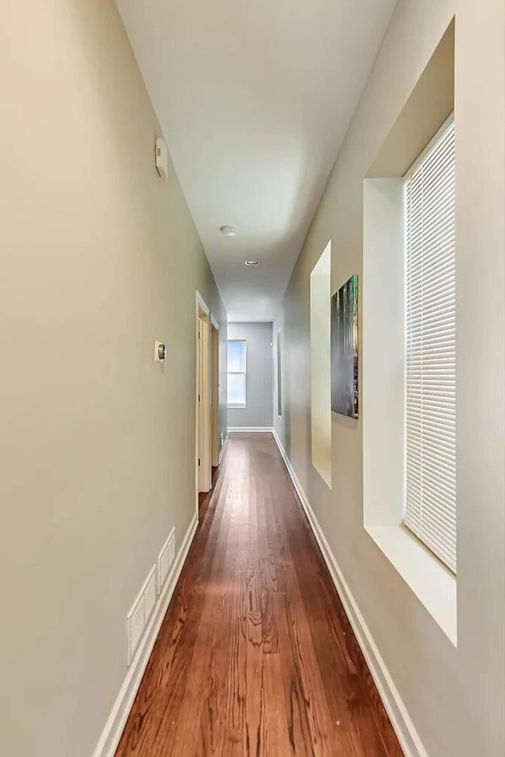 1730 West Beach Avenue, Unit 1 Chicago, IL 60622 - Photo 7 of 16 a view of a hallway with wooden floor
