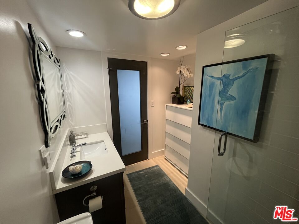 723 Palisades Beach Road, Unit 211 Santa Monica, CA 90402 - Photo 15 of 30 a bathroom with a sink and a mirror