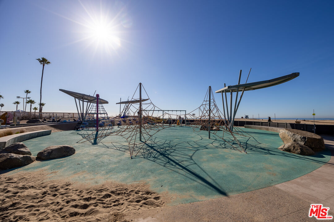 723 Palisades Beach Road, Unit 211 Santa Monica, CA 90402 - Photo 28 of 30 a view of a terrace with wooden fence
