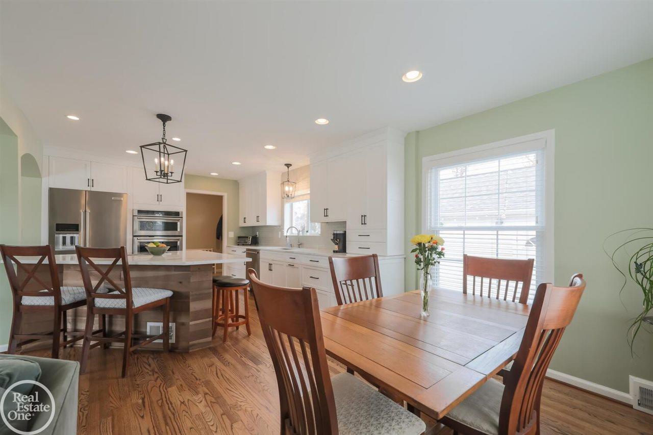 1560 Torrey Road Grosse Pointe, MI 48236 - Photo 8 of 35 50066940-7.JPG