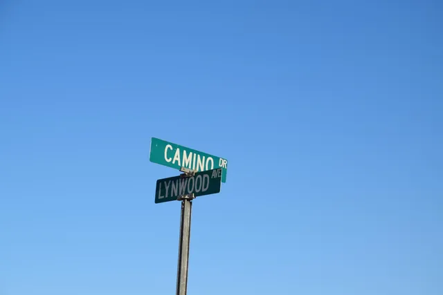 a street sign on a wall next to a wall