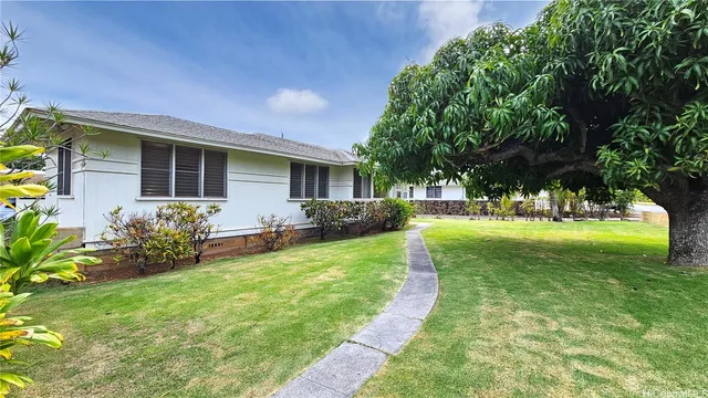 $3,000 | 615 22nd Avenue, Honolulu, HI 96816