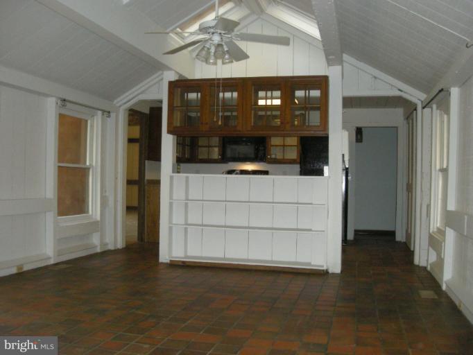 13101 Dover Road Reisterstown, MD 21136 - Photo 20 of 23 Spacious Country Kitchen