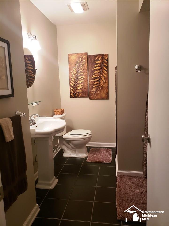 525 Lasalle Road Monroe, MI 48162 - Photo 25 of 39 Full Bath off Family Room