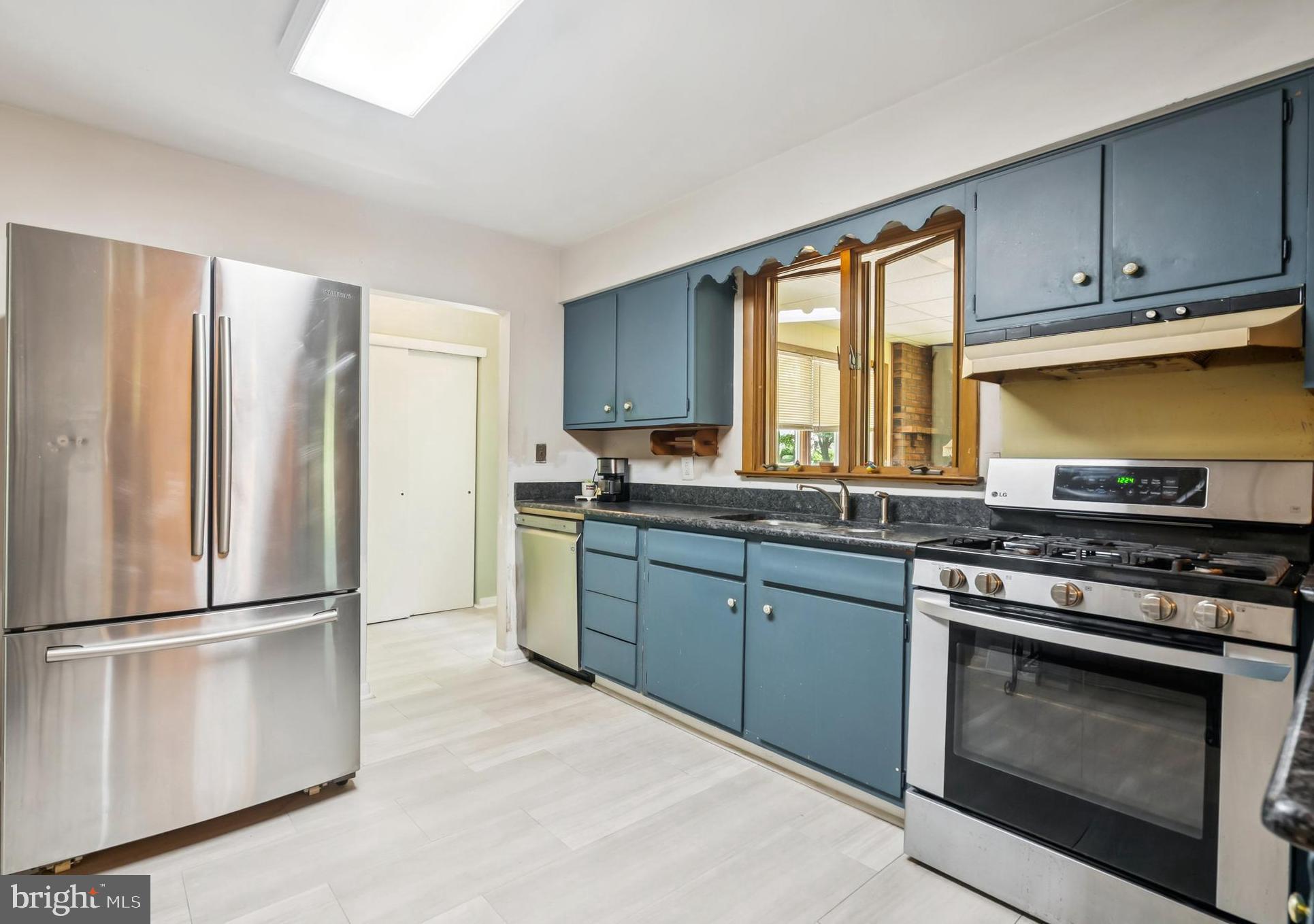 349 Hartford Road Mount Laurel, NJ 08054 - Photo 6 of 25 Gallery Image 6
