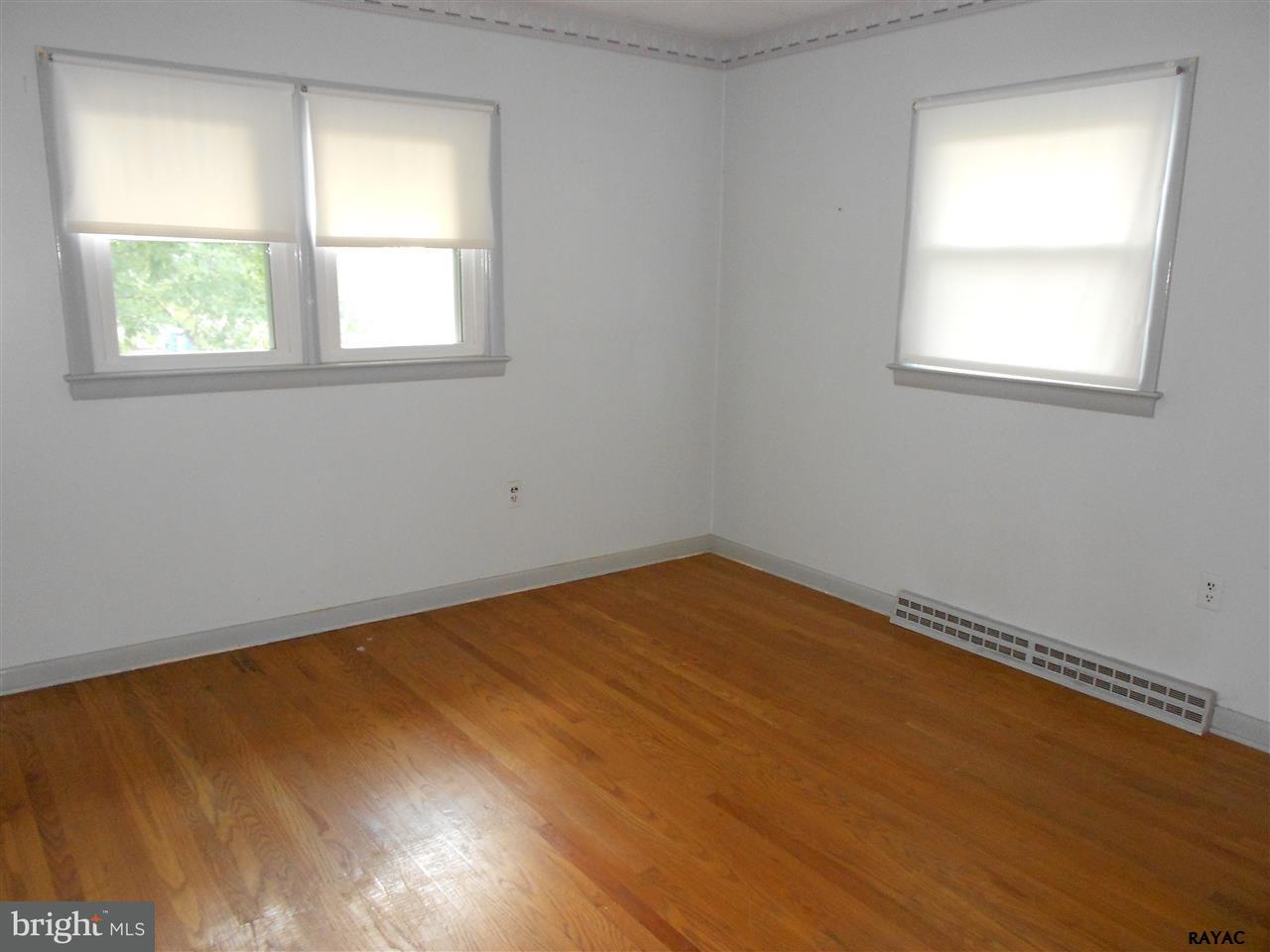 1985 Brenda Road York, PA 17408 - Photo 10 of 16 Gallery Image 10