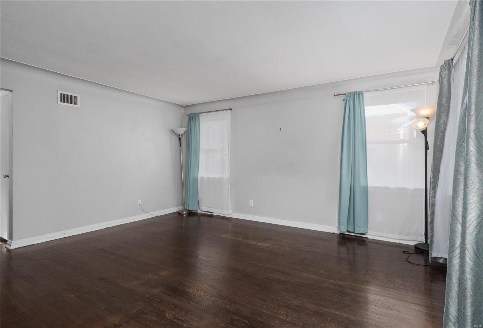 10344 Lackland Road St. Louis, MO 63114 - Photo 4 of 26 Gallery Image 4