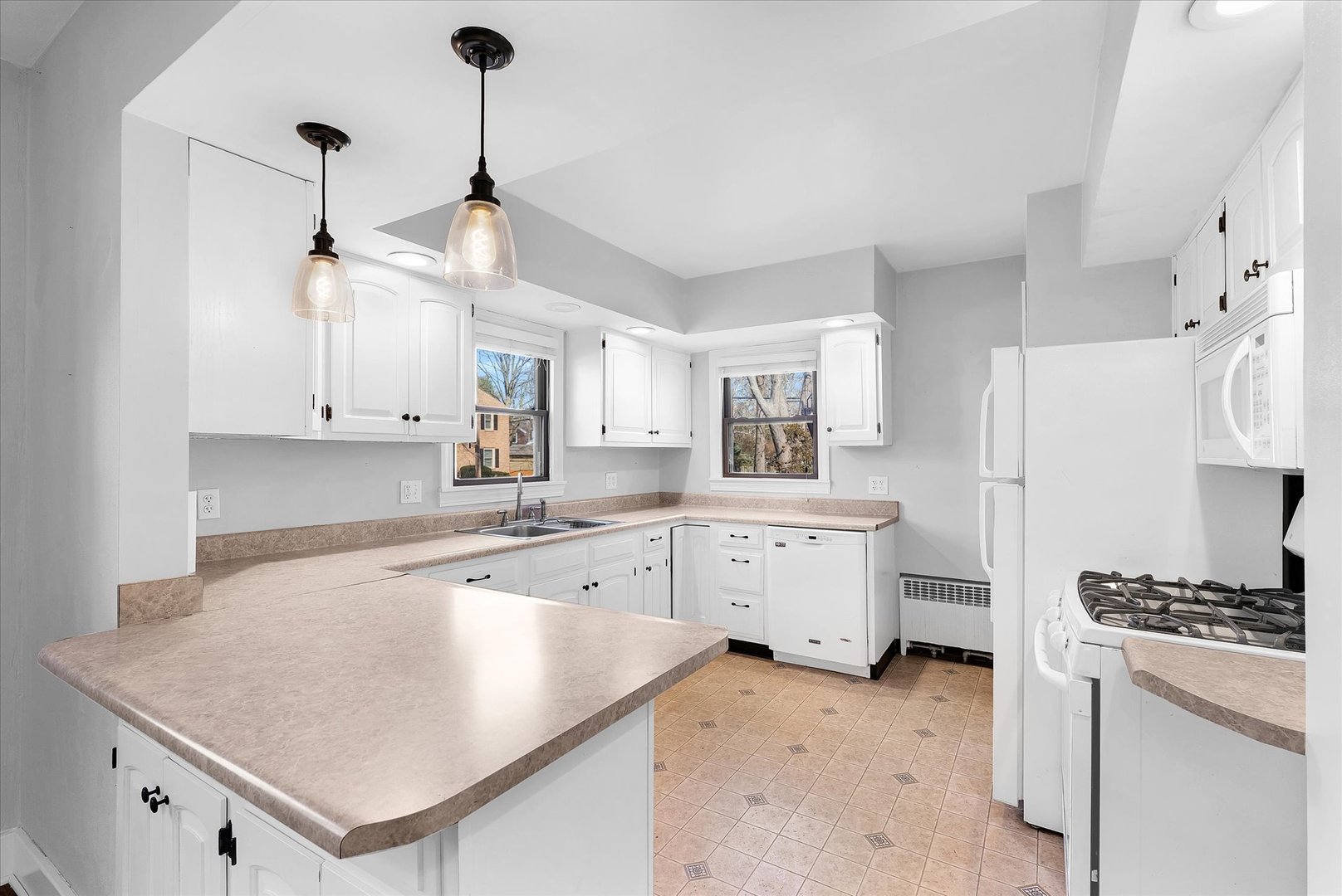 1110 West Healey Street Champaign, IL 61821 - Photo 13 of 37 Gallery Image 13
