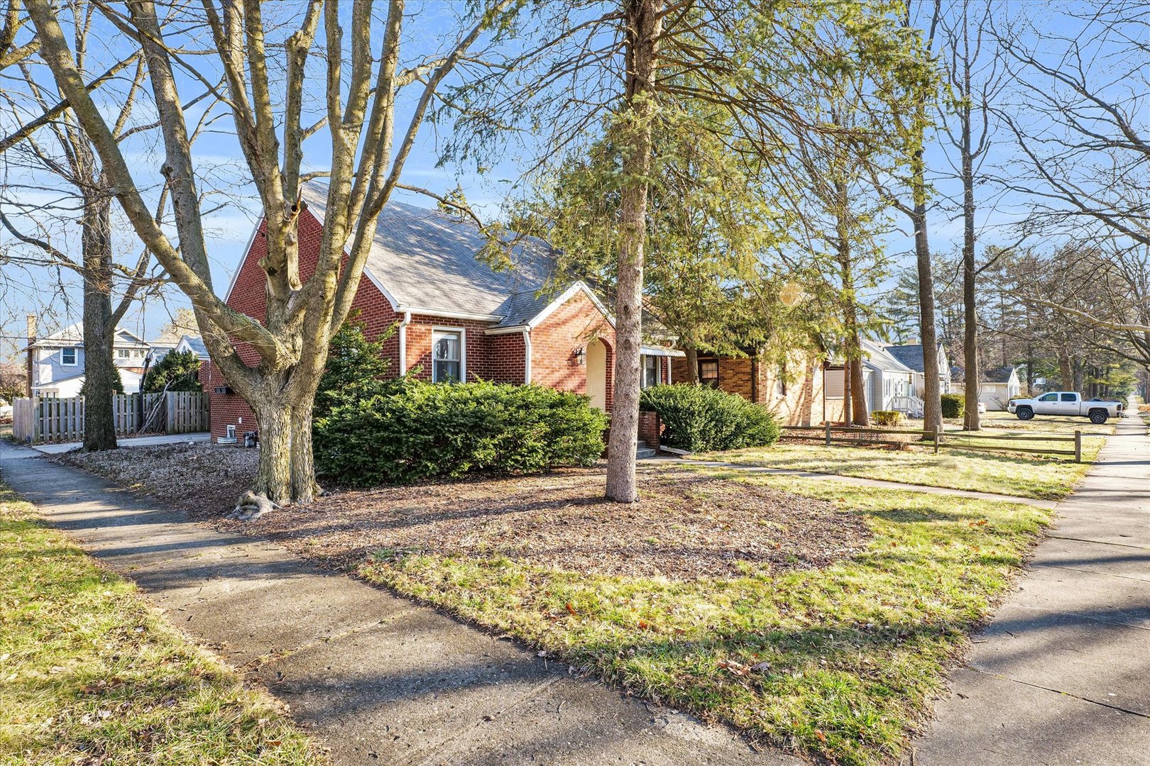 1110 West Healey Street Champaign, IL 61821 - Photo 3 of 37 Gallery Image 3