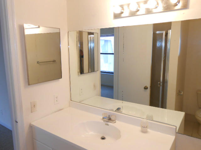 7562 Courtyard Run East Boca Raton, FL 33433 - Photo 13 of 14 Upstairs Bathroom