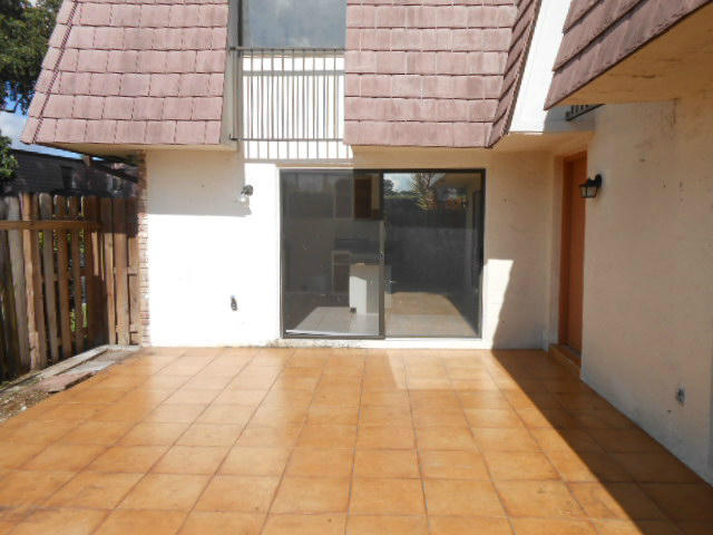 7562 Courtyard Run East Boca Raton, FL 33433 - Photo 3 of 14 Courtyard