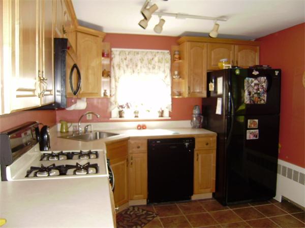 18 Martell Road Quincy, MA 02169 - Photo 3 of 22 Gallery Image 3