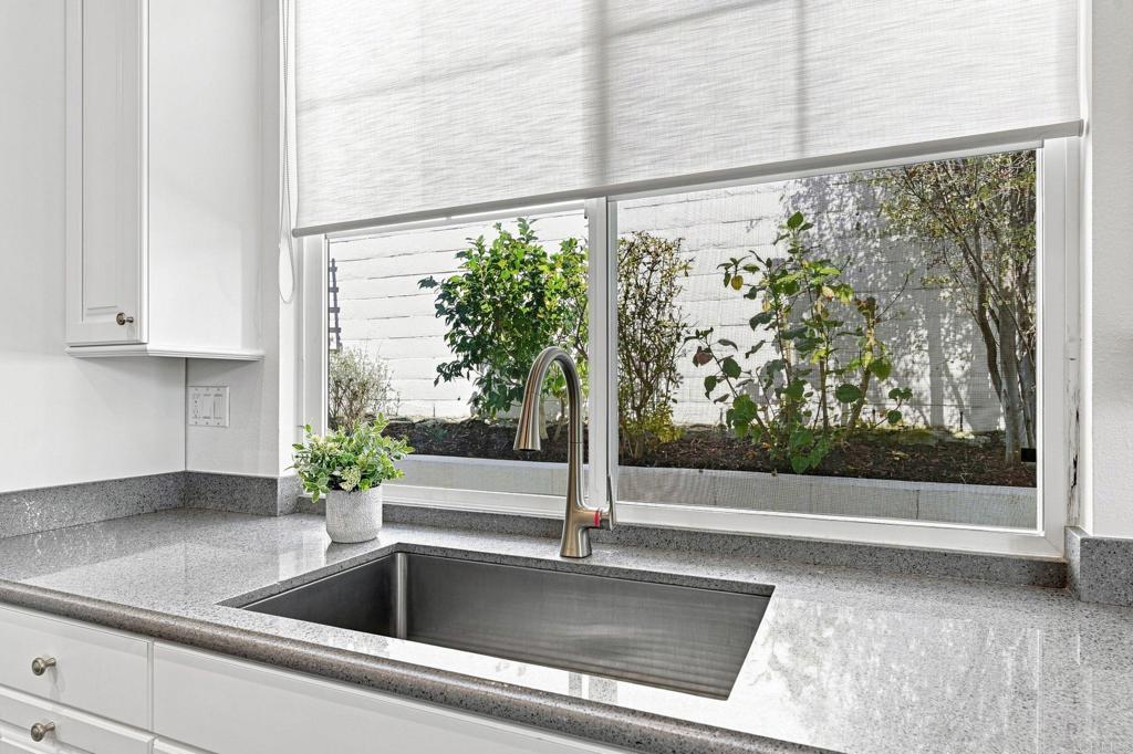 1745 Hummingbird Road Carlsbad, CA 92011 - Photo 18 of 75 Gallery Image 18
