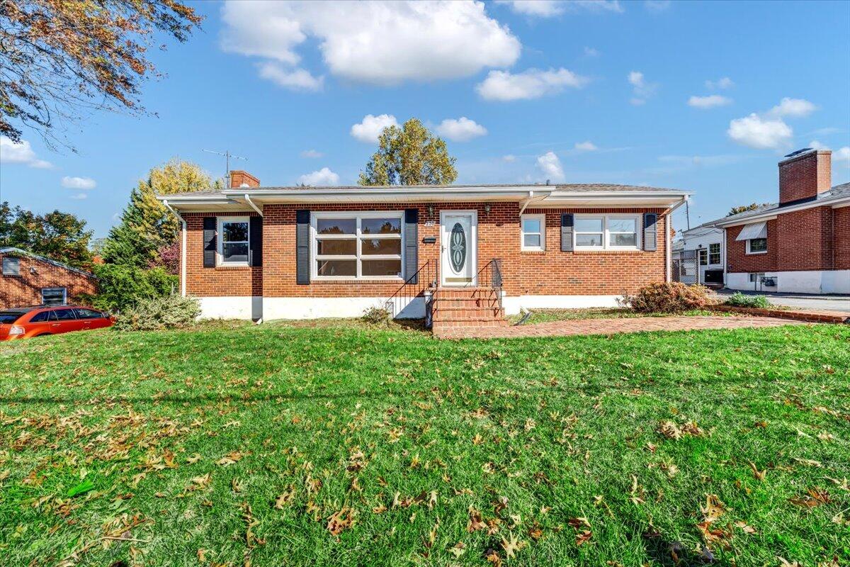 220 Frontier Road Northeast Roanoke, VA 24012 - Photo 1 of 46 45-MIB03260