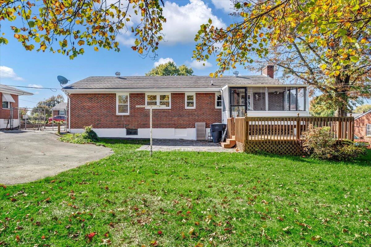 220 Frontier Road Northeast Roanoke, VA 24012 - Photo 11 of 46 37-MIB03236
