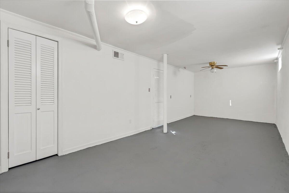 220 Frontier Road Northeast Roanoke, VA 24012 - Photo 3 of 46 29-MIB03212