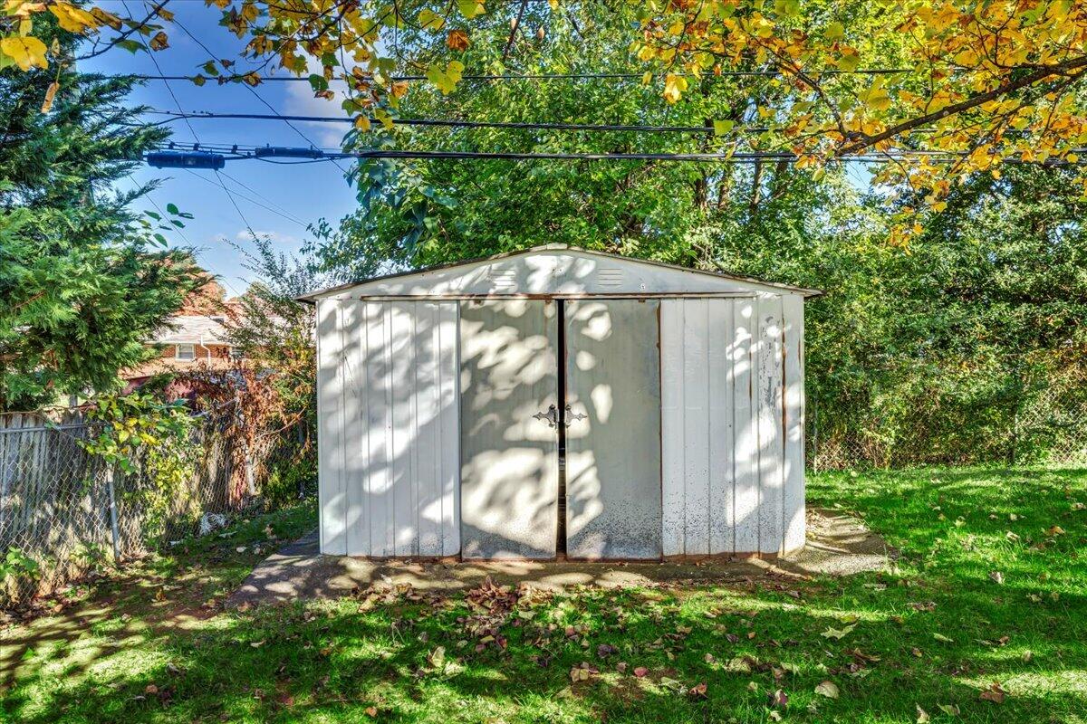 220 Frontier Road Northeast Roanoke, VA 24012 - Photo 8 of 46 34-MIB03227