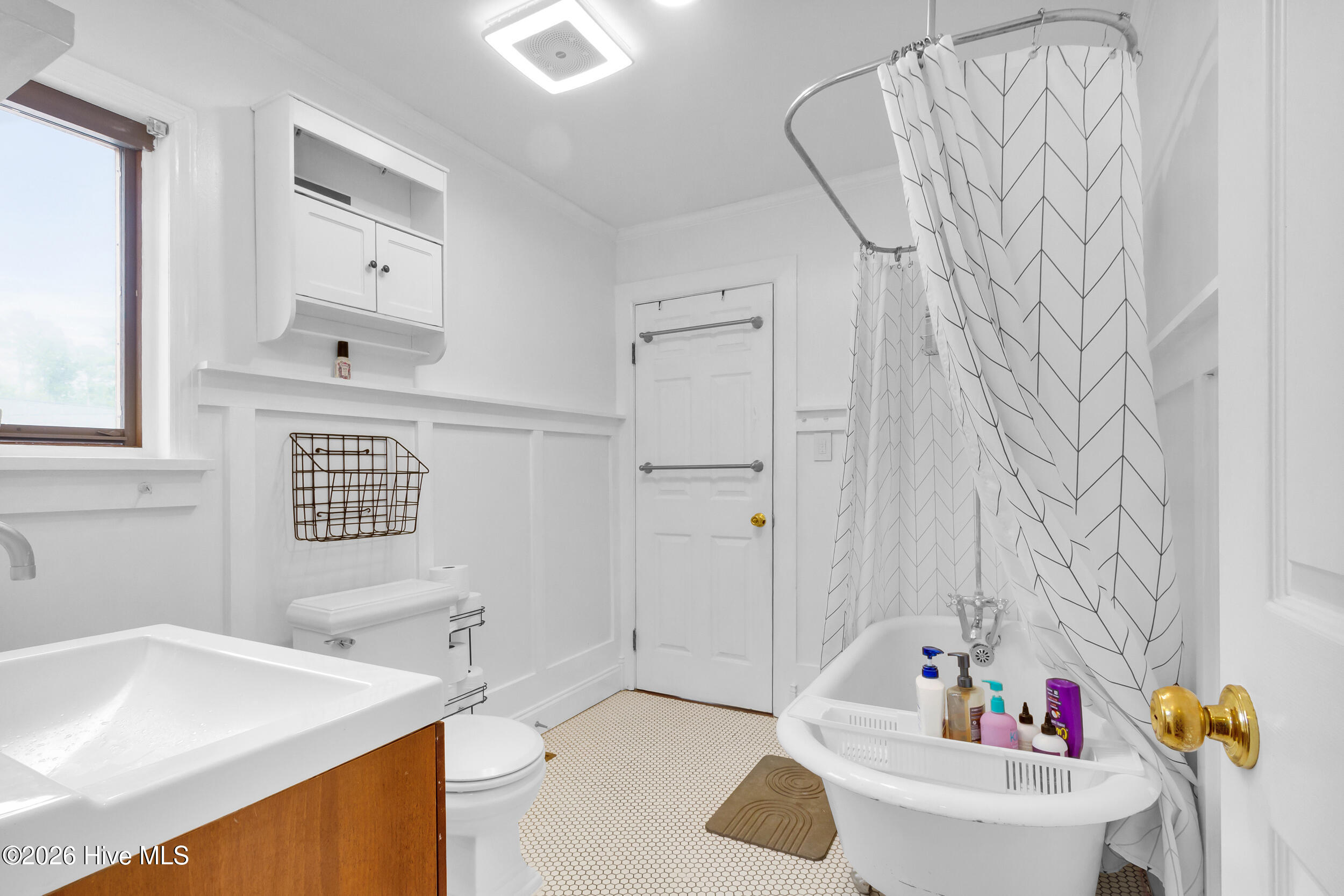 308 Pollock Street Pollocksville, NC 28573 - Photo 20 of 45 Primary/First floor bath