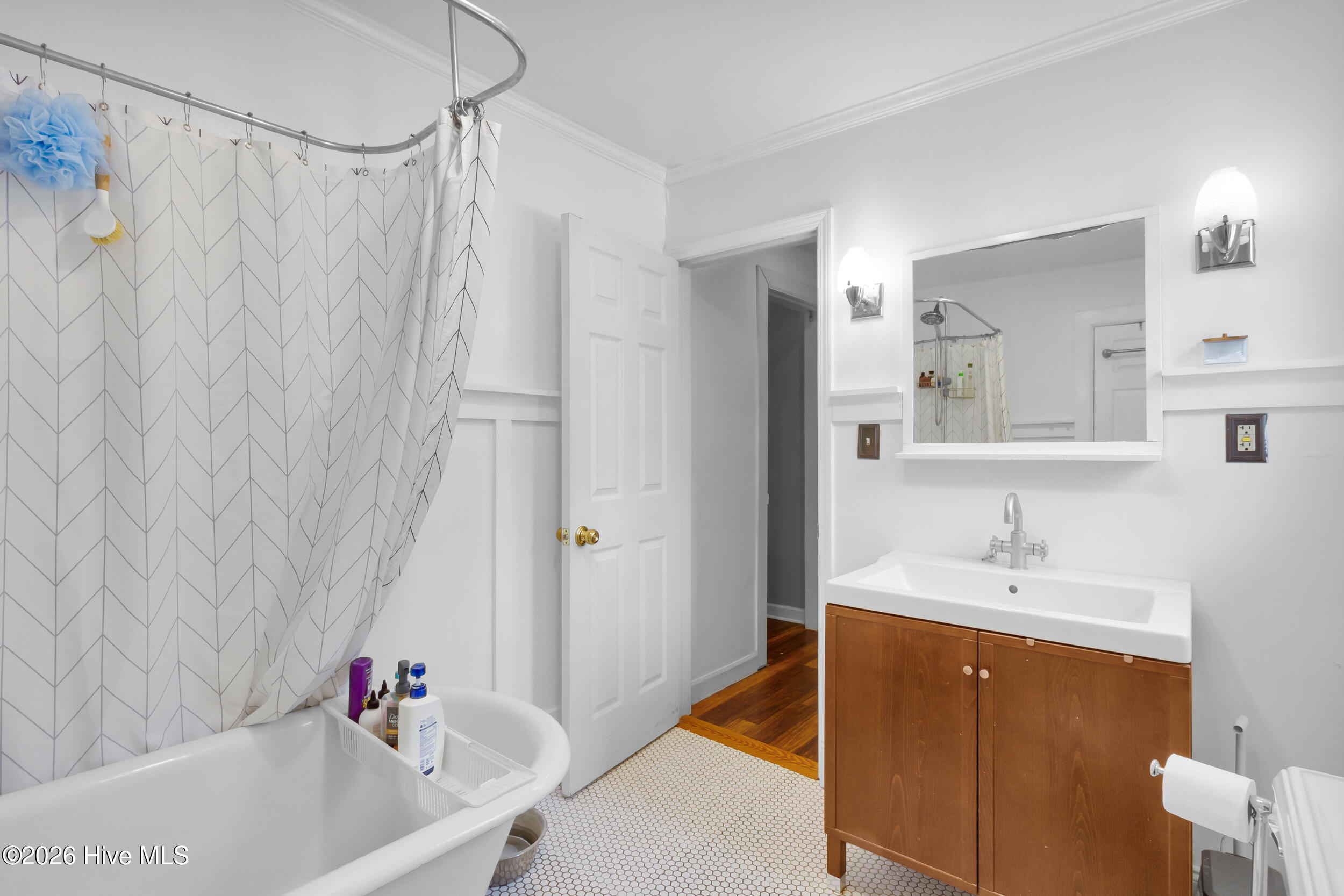 308 Pollock Street Pollocksville, NC 28573 - Photo 21 of 45 Primary/First Floor Bath