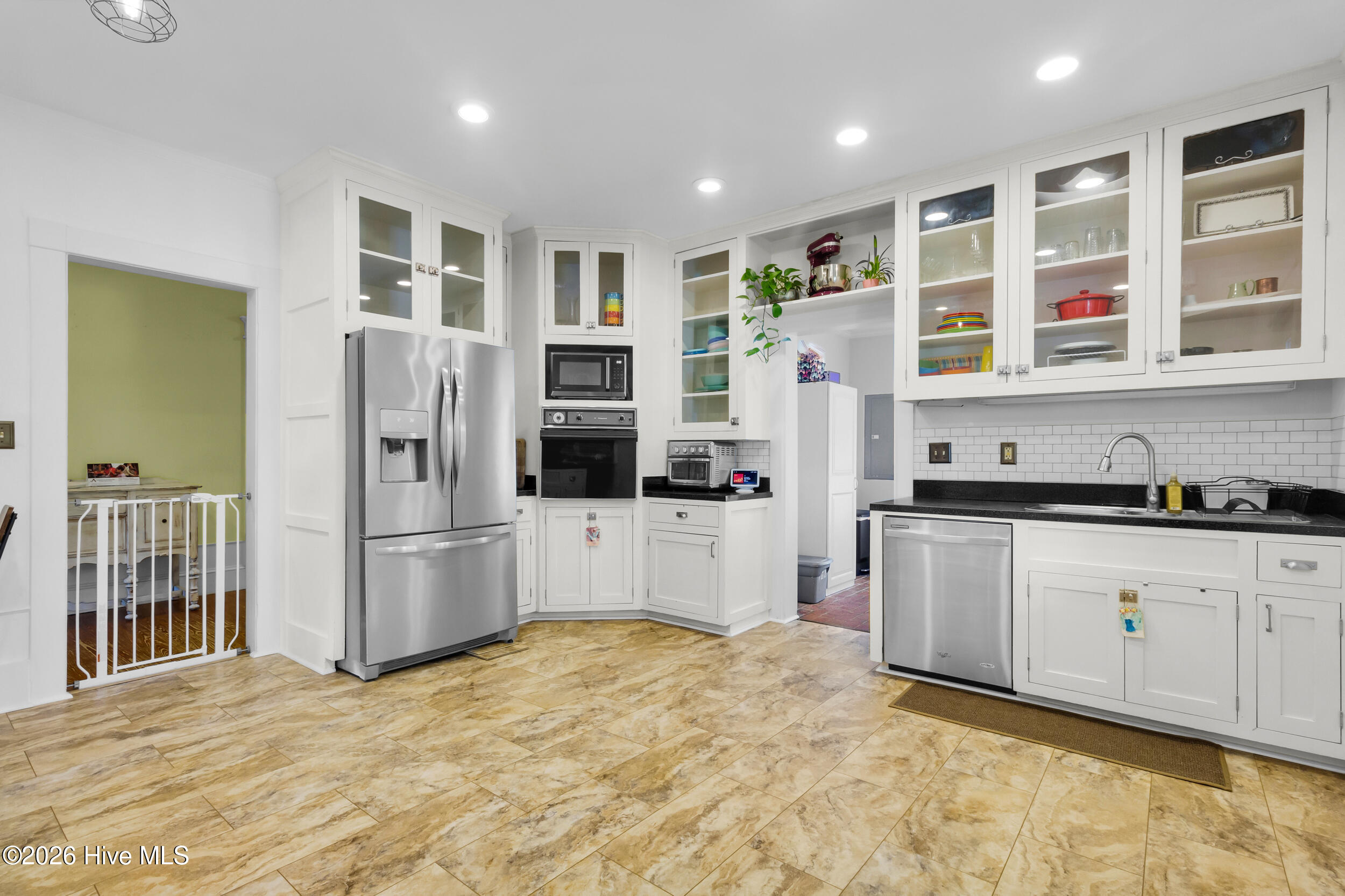 308 Pollock Street Pollocksville, NC 28573 - Photo 7 of 45 2_9