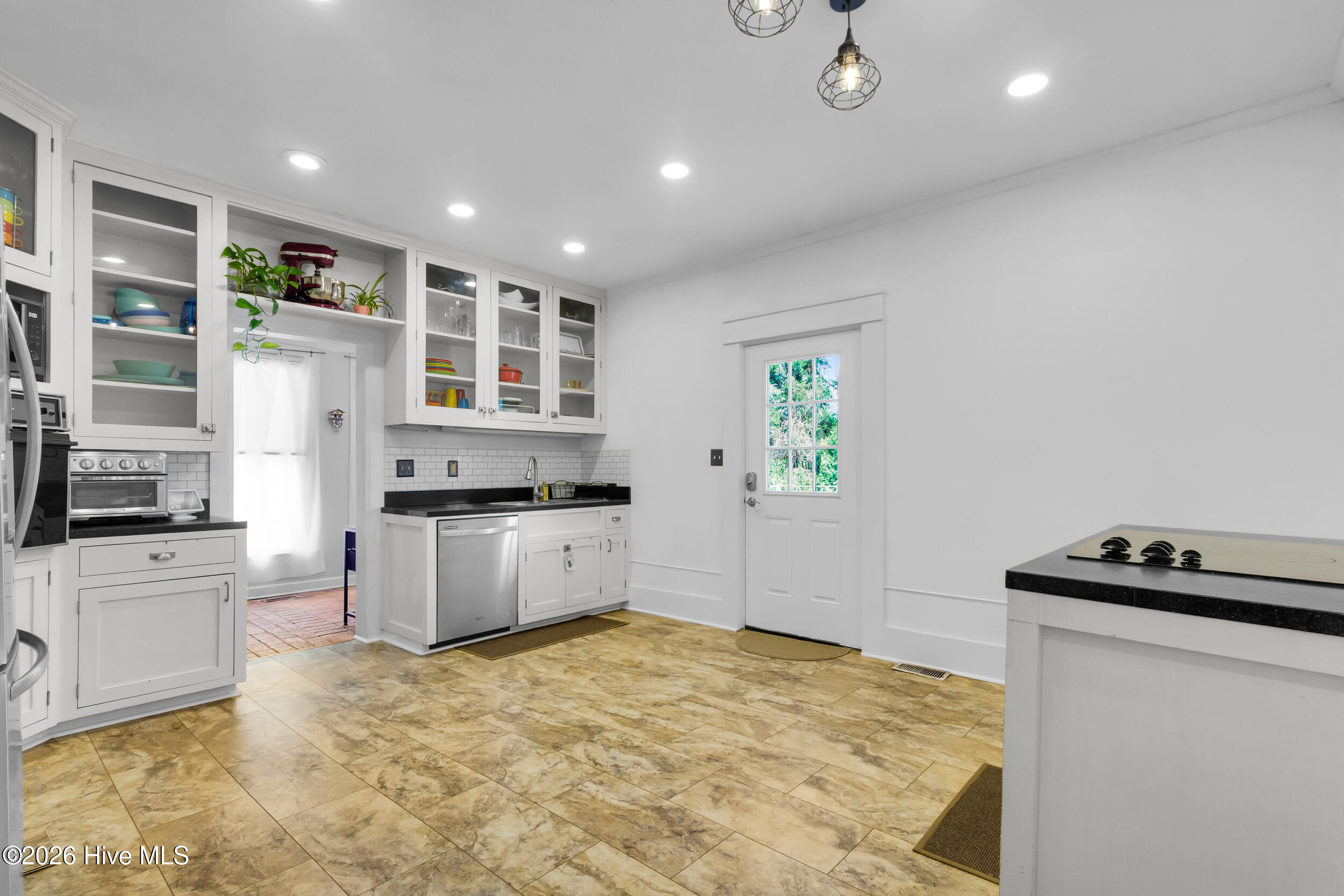 308 Pollock Street Pollocksville, NC 28573 - Photo 8 of 45 3_10