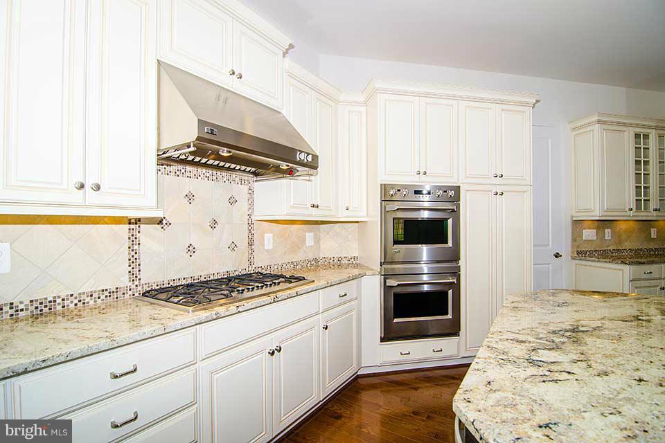 10002 Courthouse Road Vienna, VA 22181 - Photo 18 of 27 Kitchen